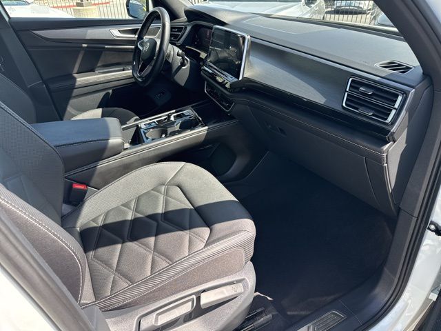 2025 Volkswagen Atlas Cross Sport SE w/Tech - Photo 26
