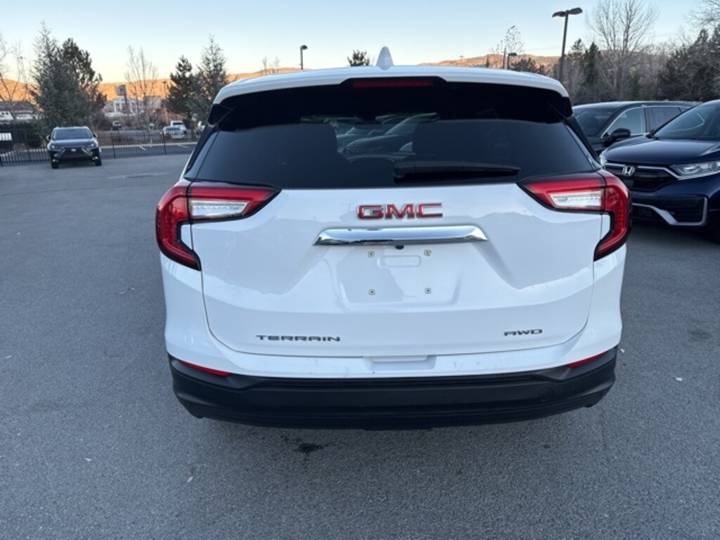 Used 2024 GMC Terrain SLE SUV