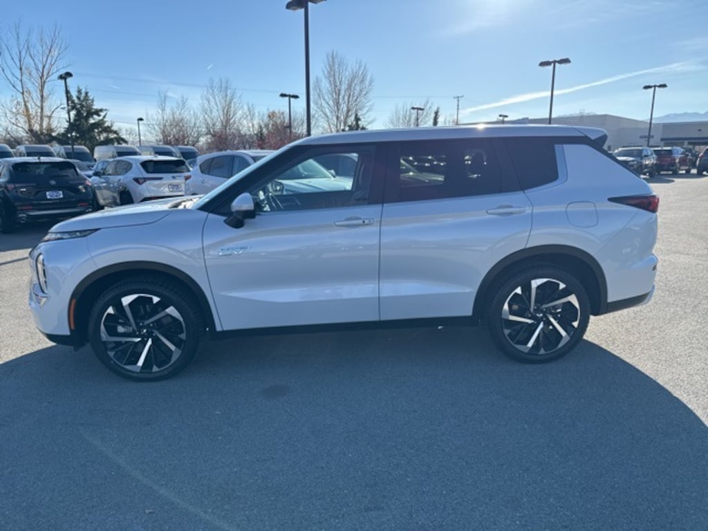 Used 2024 Mitsubishi Outlander PHEV SE SUV