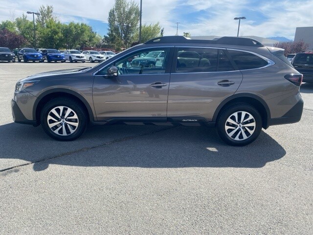 2022 Subaru Outback Premium photo 2