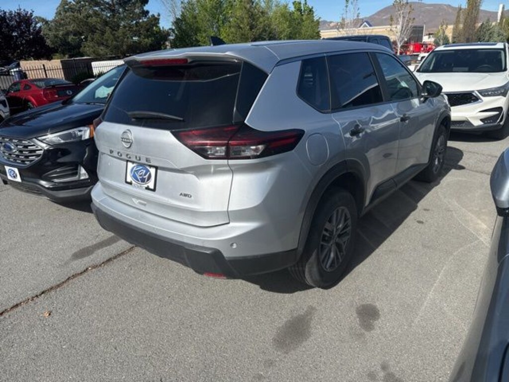 Used 2024 Nissan Rogue S SUV