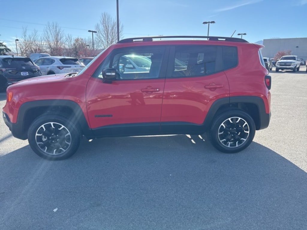 Used 2023 Jeep Renegade Latitude SUV
