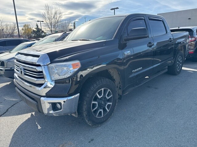 2017 Toyota Tundra SR5 CrewMax photo 3