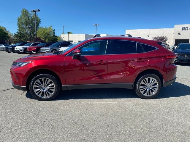 2022 Toyota Venza Limited photo 2