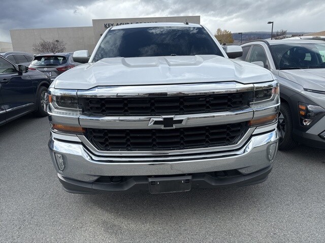 2018 Chevrolet Silverado 1500 LT photo 2