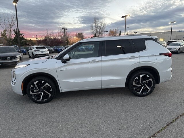 2024 Mitsubishi Outlander PHEV SEL photo 2