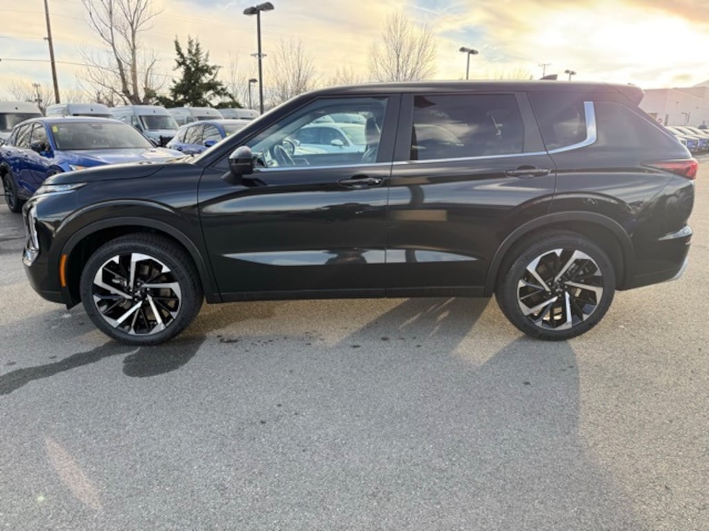 Used 2024 Mitsubishi Outlander SE SUV