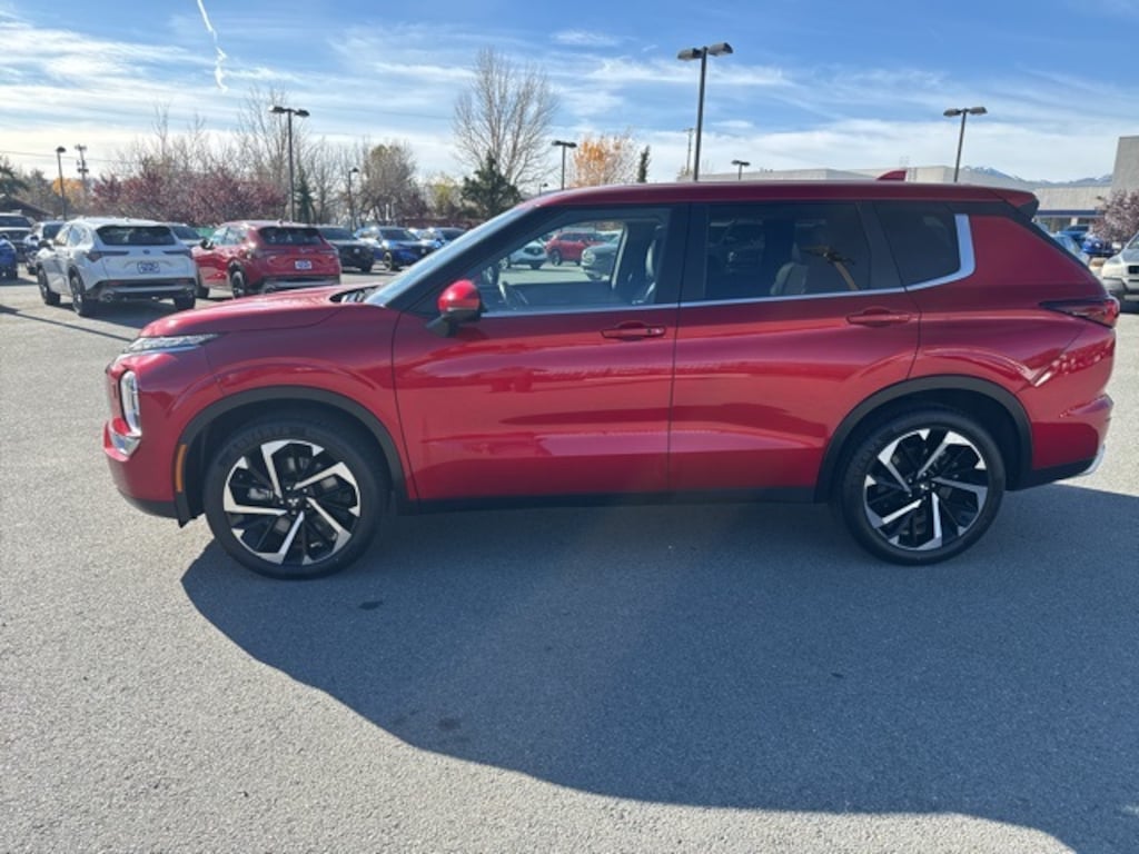 Used 2024 Mitsubishi Outlander SE SUV