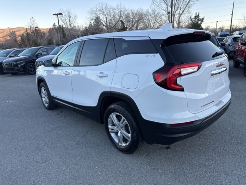 Used 2024 GMC Terrain SLE SUV