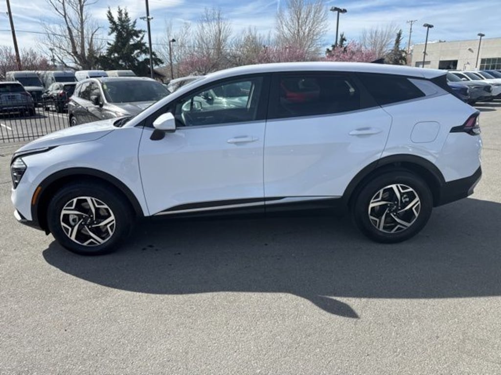 Used 2025 Kia Sportage LX SUV