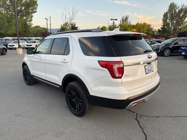 2017 Ford Explorer XLT photo 2