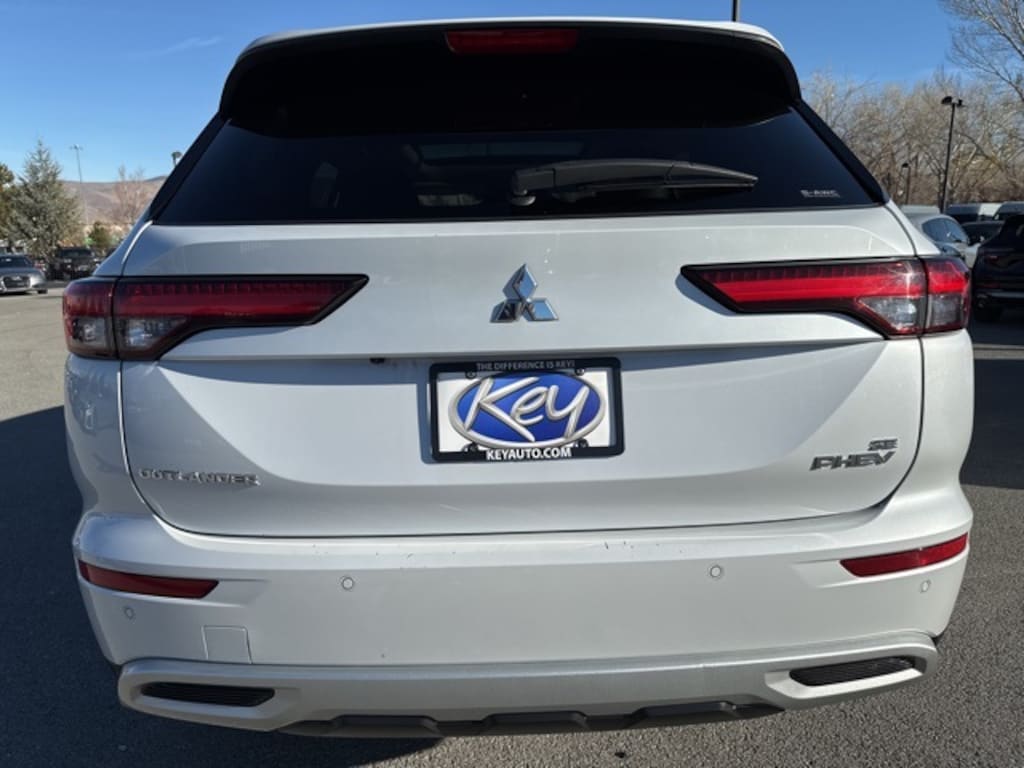 Used 2024 Mitsubishi Outlander PHEV SE SUV