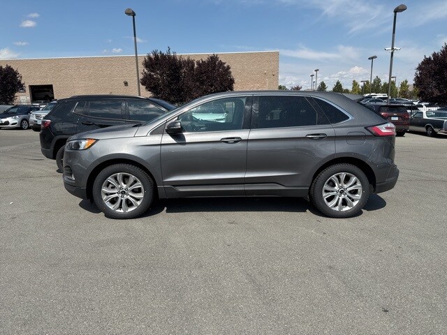 2023 Ford Edge Titanium photo 3