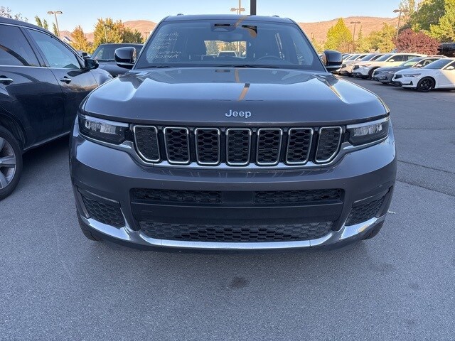 2022 Jeep Grand Cherokee Limited photo 2