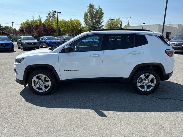 2024 Jeep Compass Latitude photo 2