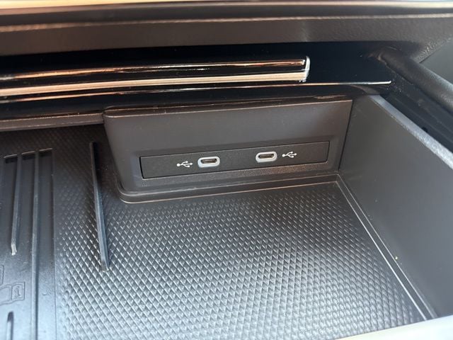 2025 Volkswagen Atlas Cross Sport SE w/Tech - Photo 38