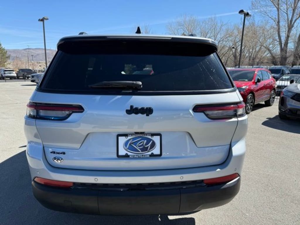 Used 2024 Jeep Grand Cherokee L Laredo SUV