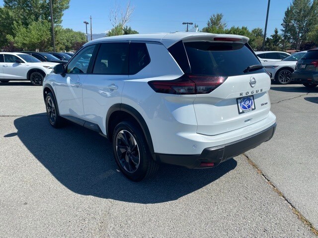 2024 Nissan Rogue SV photo 3