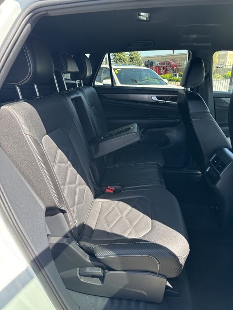 2025 Volkswagen Atlas Cross Sport SE w/Tech - Photo 24