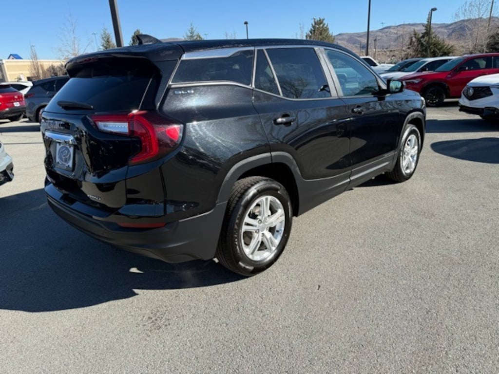 Used 2024 GMC Terrain SLE SUV
