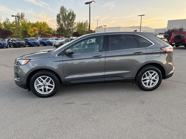 2022 Ford Edge SEL photo 2