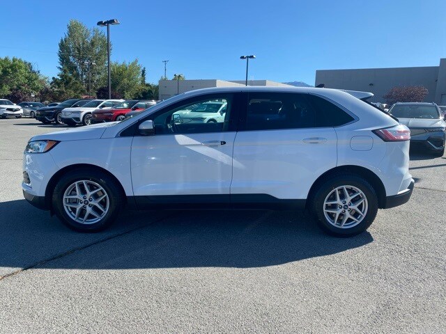 2022 Ford Edge SEL photo 2