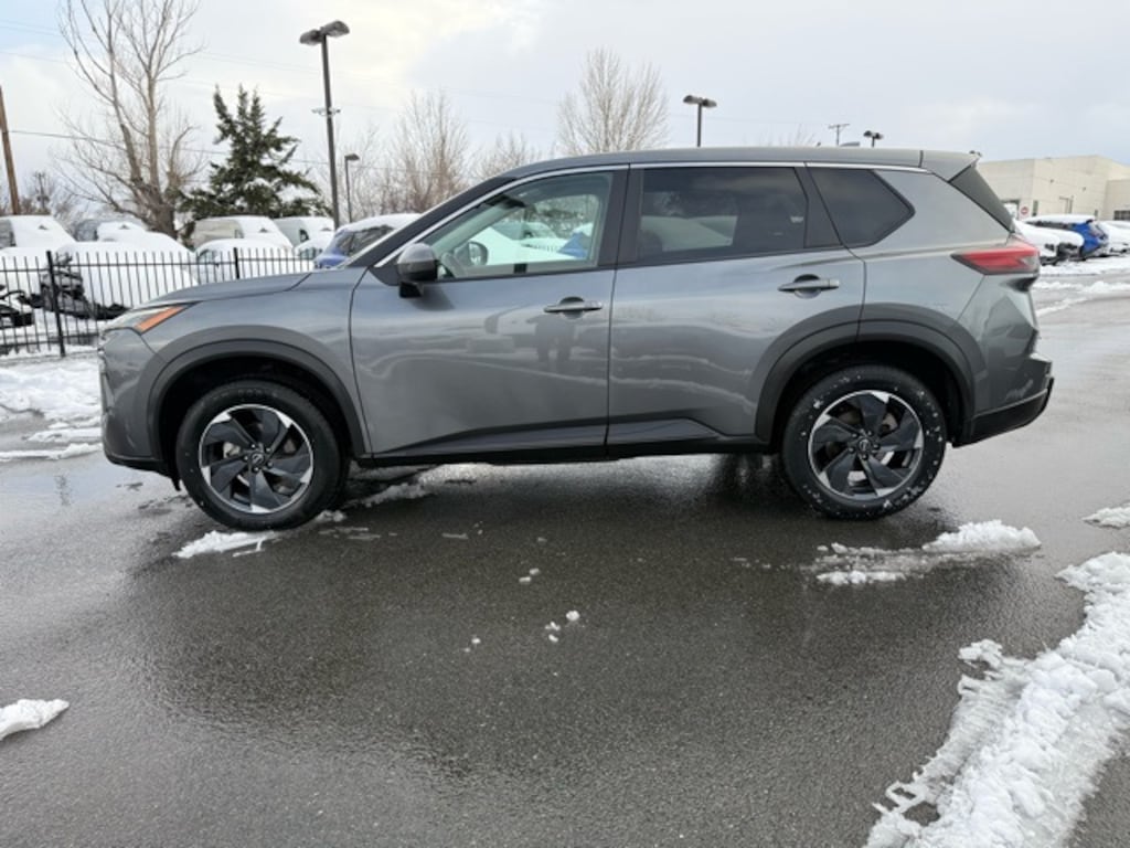 Used 2024 Nissan Rogue SV SUV