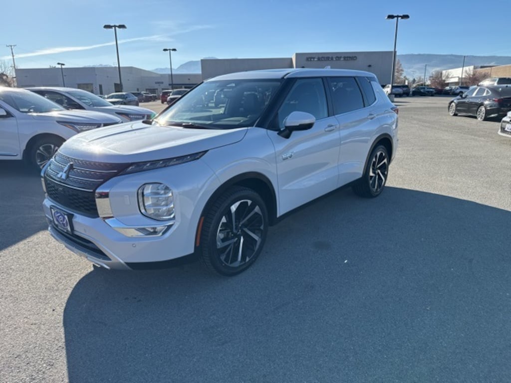 Used 2024 Mitsubishi Outlander PHEV SE SUV
