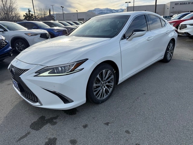 2020 Lexus ES Hybrid 300h's photo