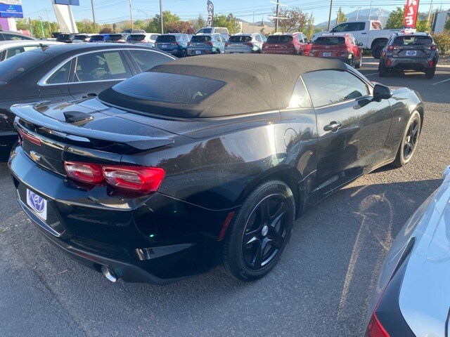 2023 Chevrolet Camaro 1LT photo 2