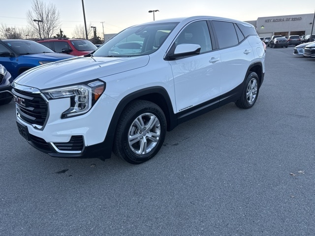 2024 GMC Terrain SLE's photo