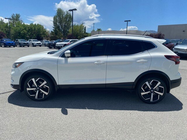 2022 Nissan Rogue Sport SL photo 2