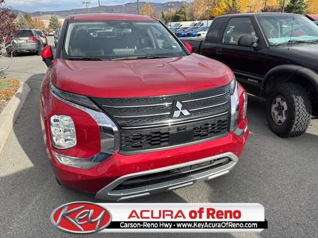 2024 Mitsubishi Outlander SE photo 2