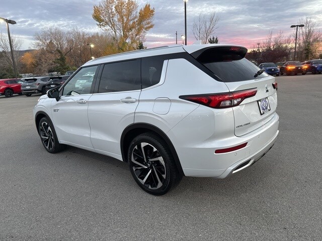 2024 Mitsubishi Outlander PHEV SEL photo 3