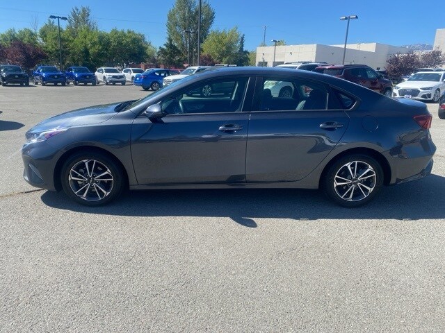 2023 Kia Forte LXS photo 2