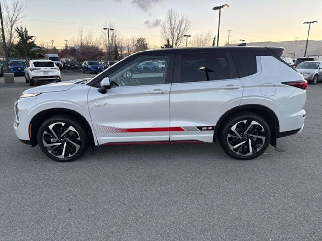 Used 2024 Mitsubishi Outlander PHEV SE SUV