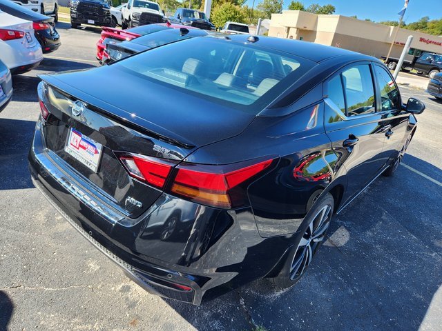 2021 Nissan Altima 2.5 SR photo 3
