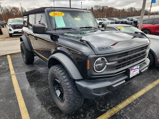 2023 Ford Bronco 4-Door Base's photo