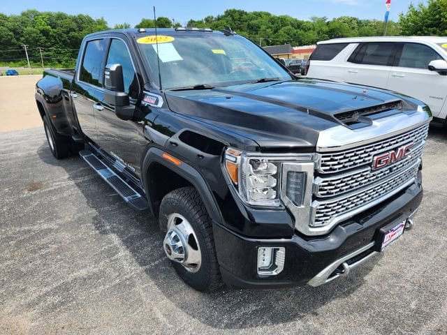 2022 GMC Sierra 4WD Crew Cab Long Box DRW Denali's photo