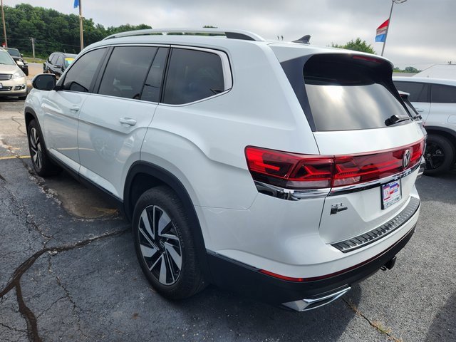 2024 Volkswagen Atlas SEL photo 4