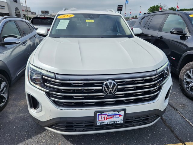 2024 Volkswagen Atlas SEL photo 2