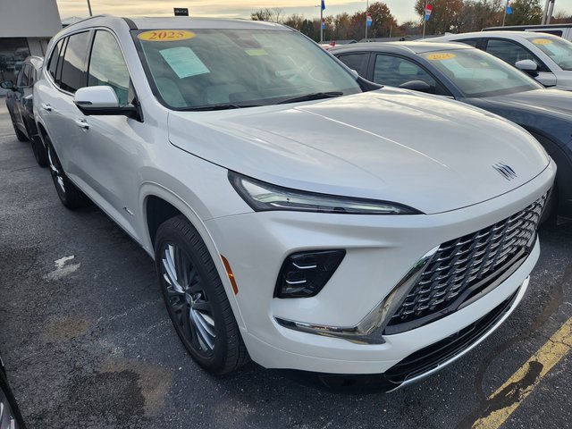 2025 Buick Enclave Avenir's photo