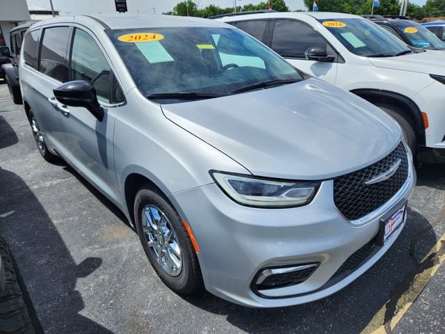 2024 Chrysler Pacifica Touring L's photo