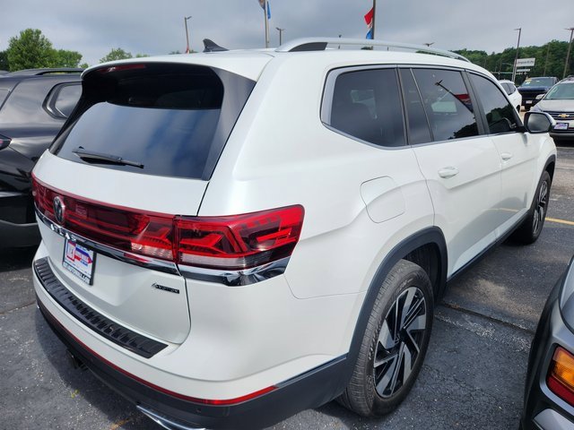 2024 Volkswagen Atlas SEL photo 3