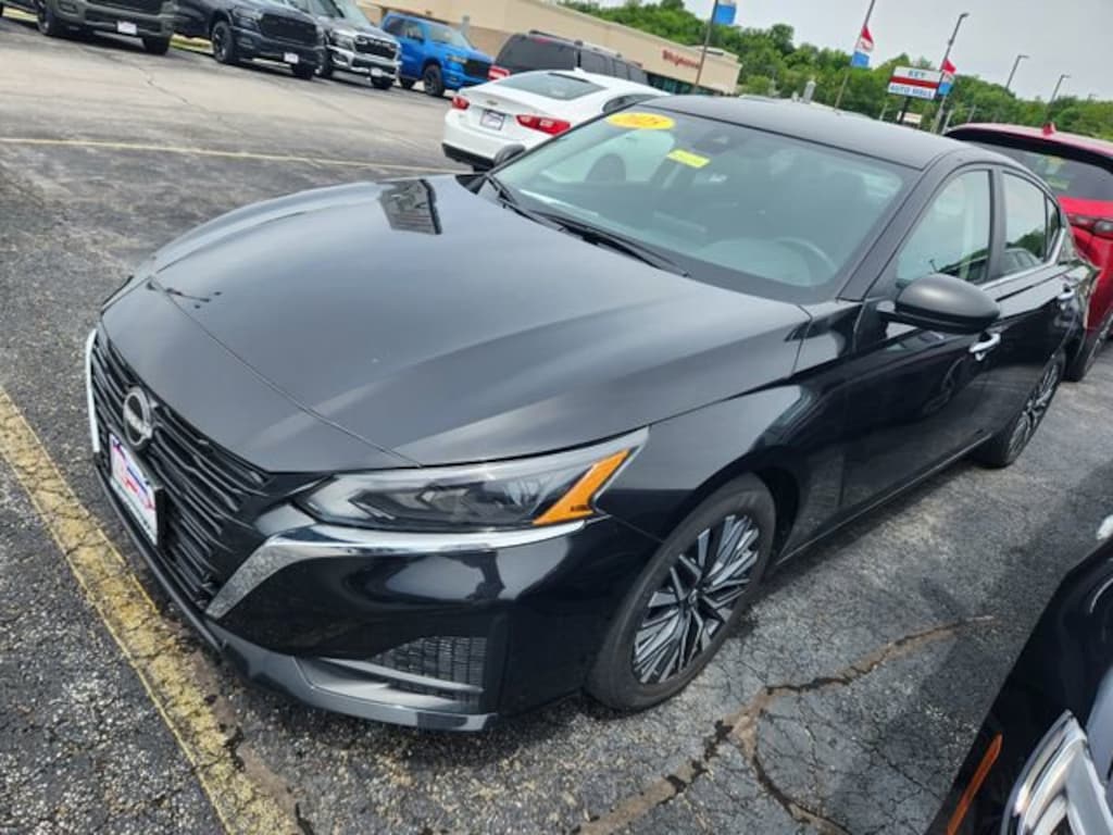 Used 2025 Nissan Altima SV