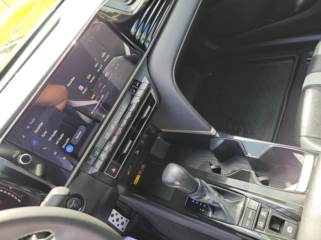2025 Toyota Camry SE - Photo 32