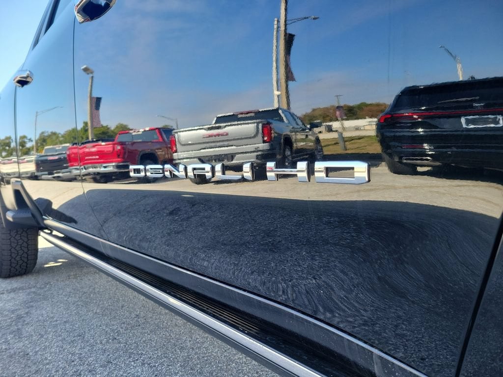 2025 GMC Sierra 3500HD Denali Ultimate - Photo 8
