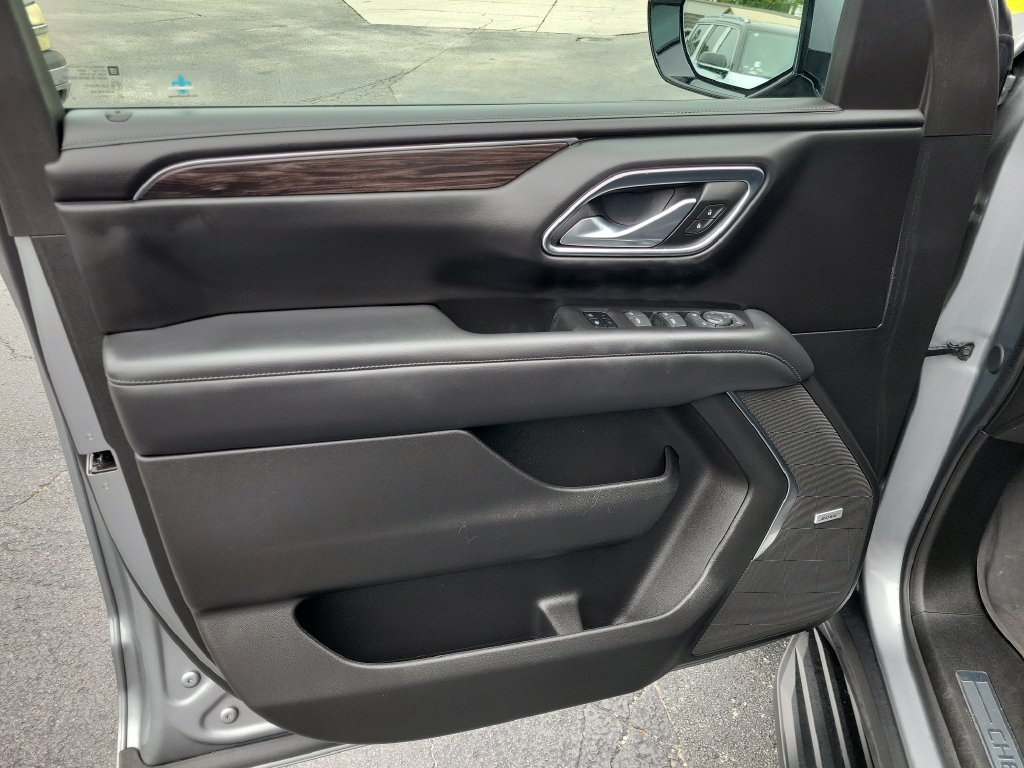 2024 Chevrolet Suburban LT - Photo 13