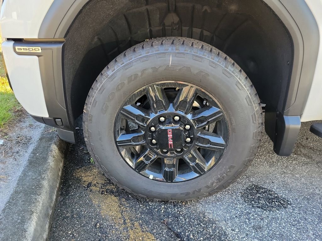 2026 GMC Sierra 3500HD AT4 - Photo 7