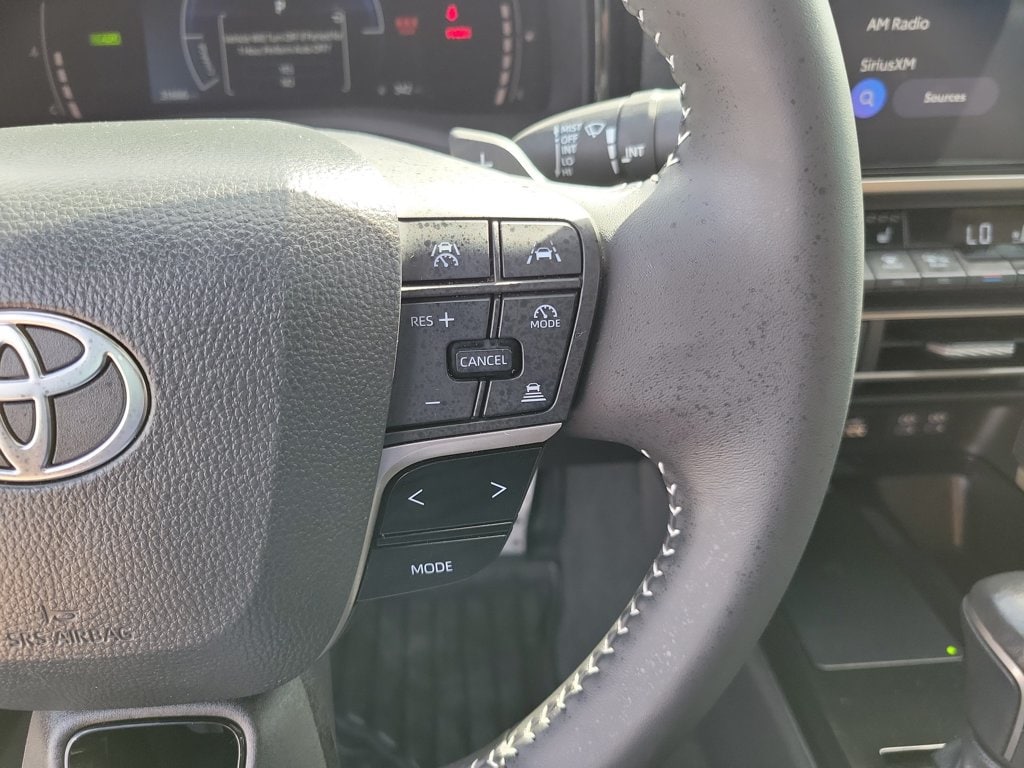 2025 Toyota Camry SE - Photo 25